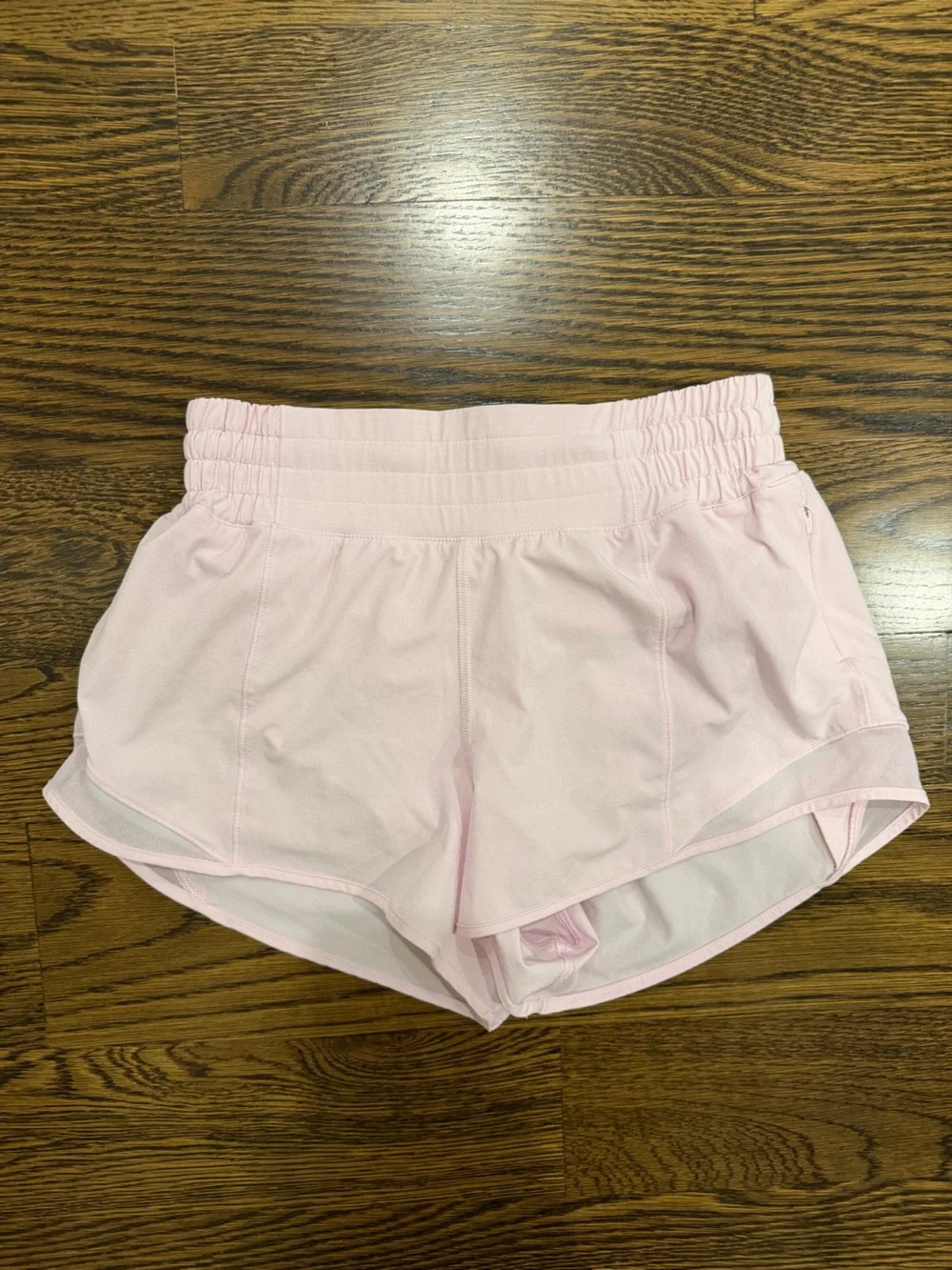 NWOT-Lululemon Hotty hot shorts high rise 2.5 sz 4!!